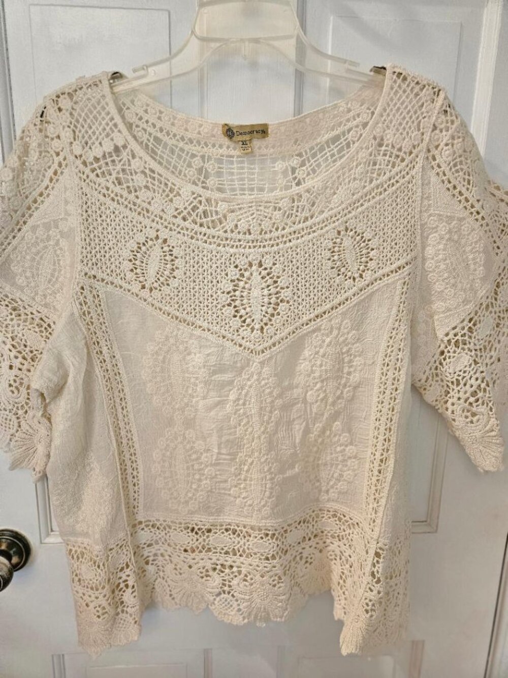 Democracy blouse, cream-colored crochet overlay, crew neck, embroidery accents L